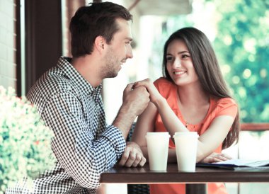 Kahve içmek genç Çift 