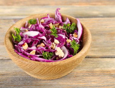 Kırmızı lahana ve maydanoz salatası