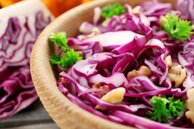 Kırmızı lahana ve maydanoz salatası