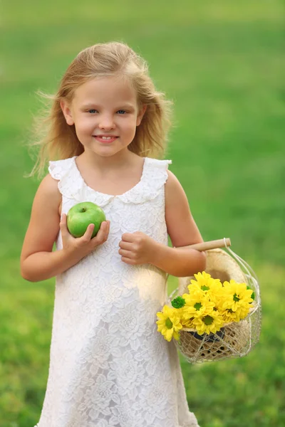 Happy girl walking — Stock Photo, Image