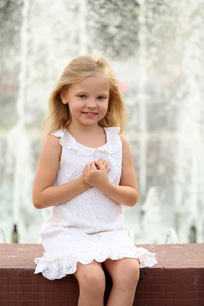 Happy girl on fountain — Stock Photo, Image