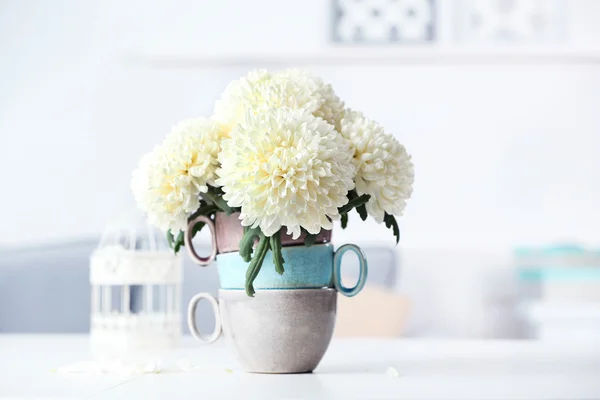 Красиві квіти у вазі — стокове фото