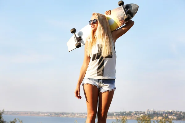 여자 스케이트 보드 — 스톡 사진