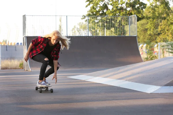 Woman with skating board — Stock Photo, Image