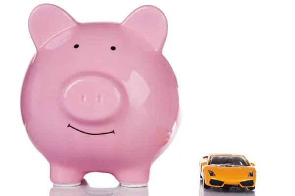 Varken moneybox en speelgoed auto geïsoleerd op wit — Stockfoto