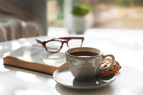 Kopje koffie met koekjes — Stockfoto