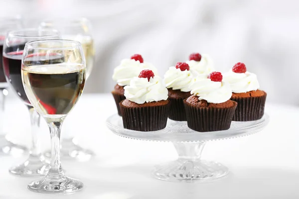Degustazione di cupcake al vino e cioccolato, primo piano — Foto Stock