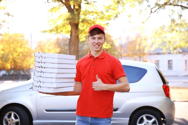 Rapaz de entrega de pizza — Fotografia de Stock