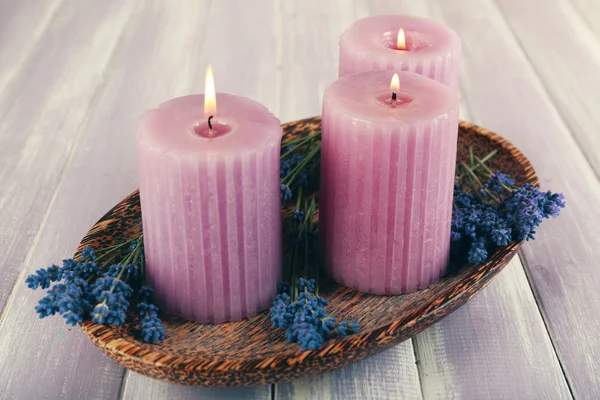 Velas con flores de lavanda — Foto de Stock