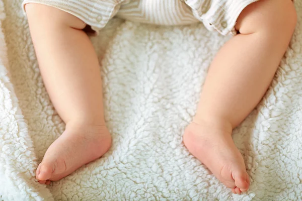 Baby small legs — Stock Photo, Image