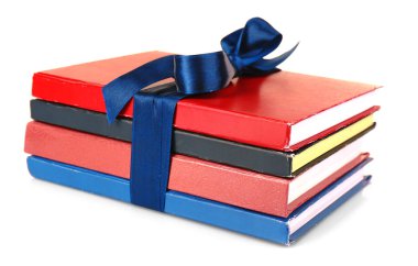 Kurdele ile kitap yığını