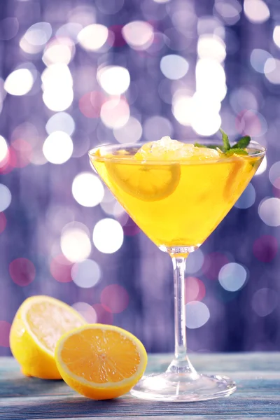 Glas Cocktail mit Eis — Stockfoto