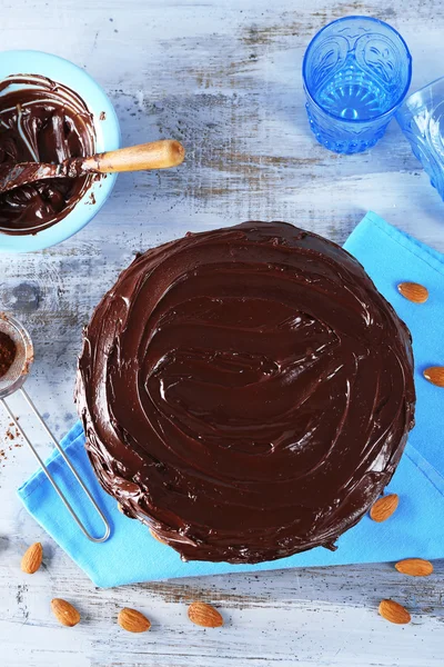 Νόστιμο κέικ με γλάσο σοκολάτας — Φωτογραφία Αρχείου