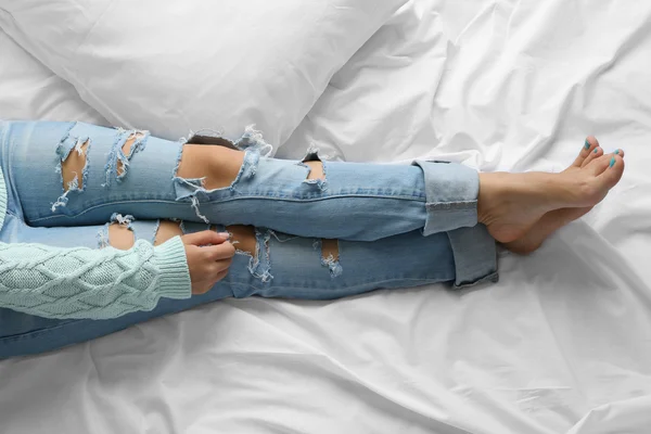 Mujer en jeans azules — Foto de Stock