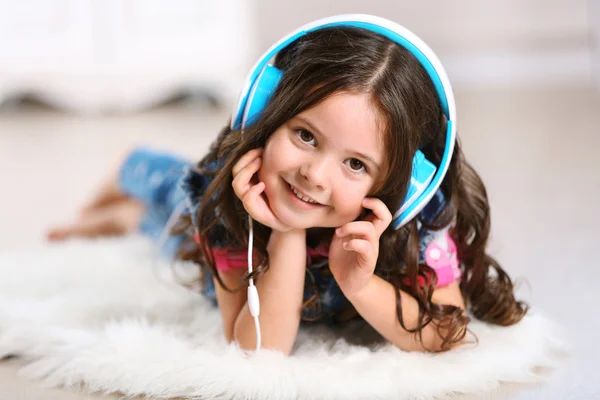 Little girl with headphones — Stock Photo, Image