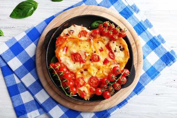 Deliziosa pizza a forma di cuore — Foto Stock