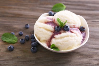 Vanilyalı dondurma bir kase