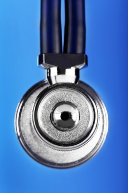 mavi arka plan stetoskop yakın çekim