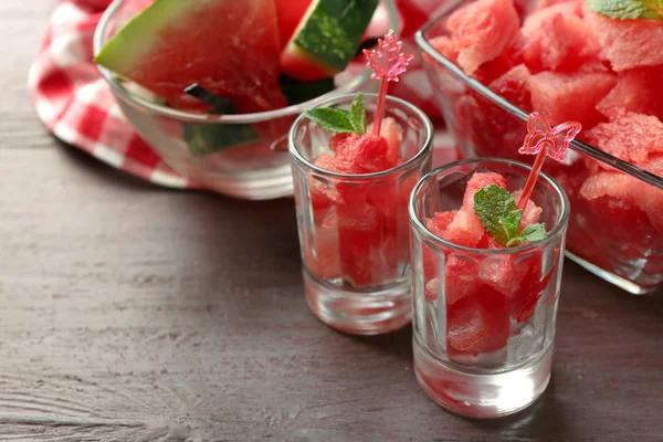 Kalte Wassermelonen Desserts und Getränke in Gläsern — Stockfoto