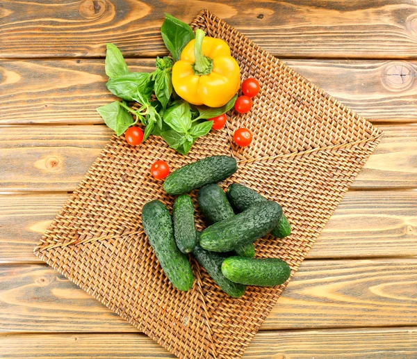 Composición de pepinos, tomates y pimientos dulces —  Fotos de Stock