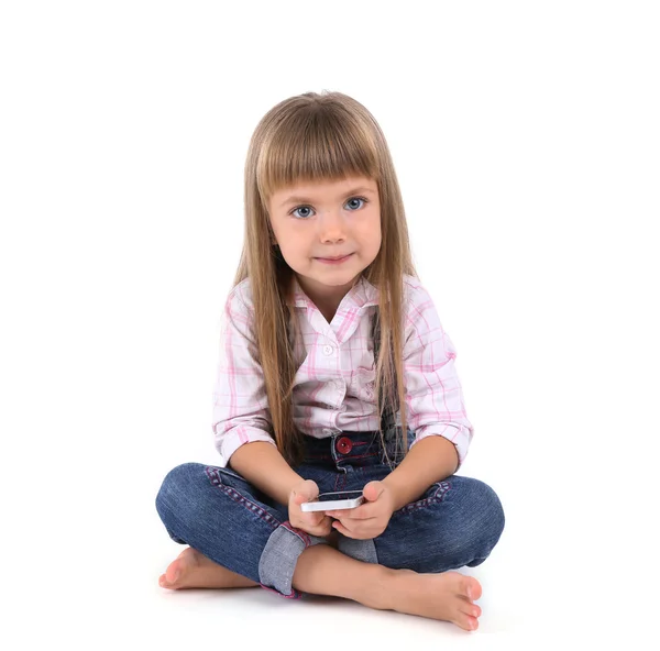 Belle petite fille avec téléphone portable — Photo