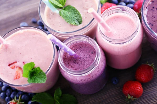 Berry yogurts in a row — Stock Photo, Image