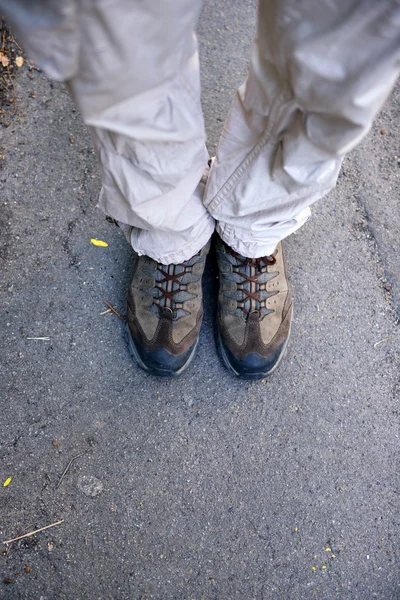 Αρσενικό πόδια στον δρόμο — Φωτογραφία Αρχείου