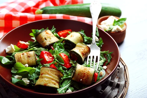 Ensalada con rúcula y calabacín — Foto de Stock