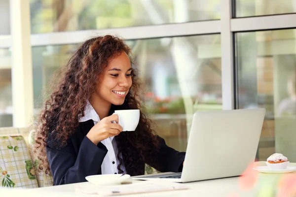 Pretty business woman with laptop — Stock Photo, Image