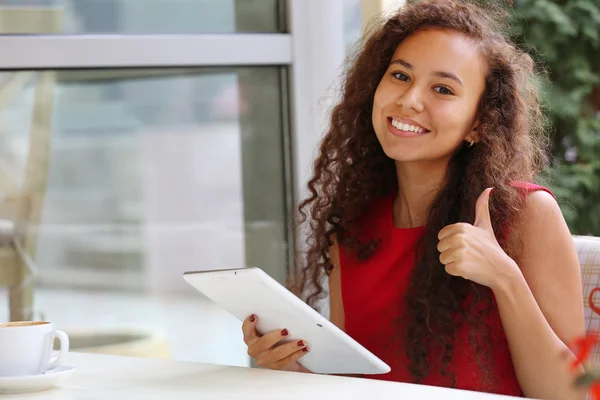 Beautiful young woman with tablet — Stock Photo, Image