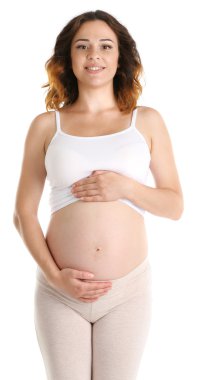 Genç mutlu hamile kadın.