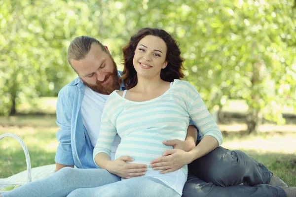 Lyckliga stunder i väntar på förlossningen — Stockfoto