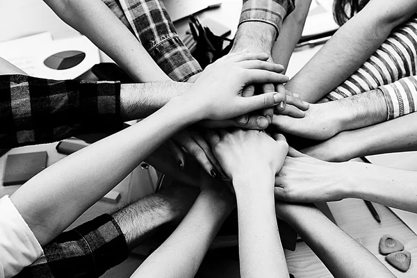 Verenigd handen van zakelijke team — Stockfoto