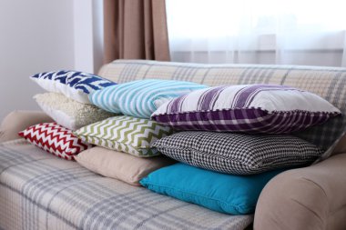 Kanepe çok güzel yumuşak yastık ile