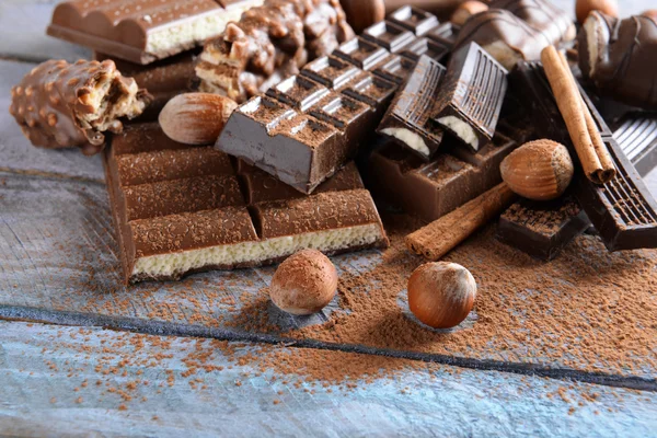 Doces de chocolate com pó — Fotografia de Stock