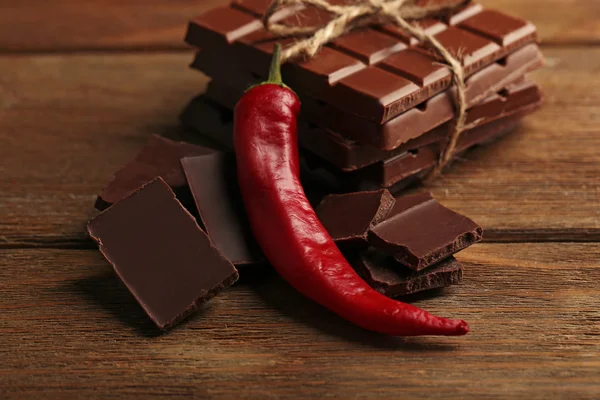 Elementy czarny czekolada z pieprzem — Zdjęcie stockowe