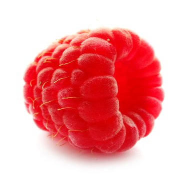 beyaz izole taze kırmızı ahududu