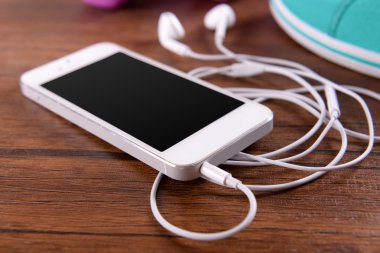 cep telefonu, pembe aptal çan ve lastikbotlar 