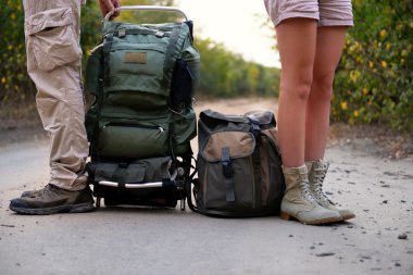 Turistler forest yakınındaki yolda