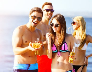 Gençler Riverside'da içecekler