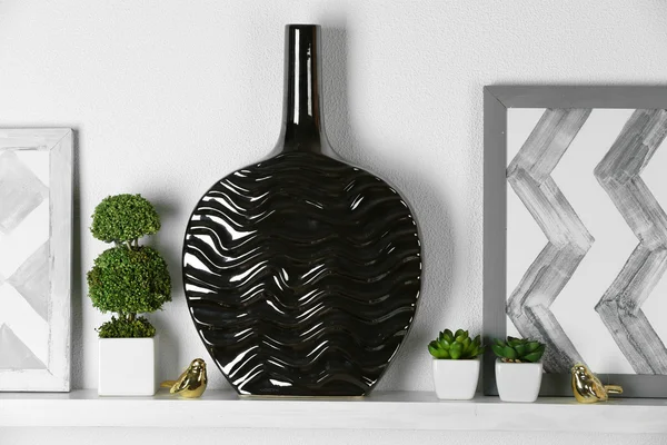 Moderne Vase im Zimmer — Stockfoto