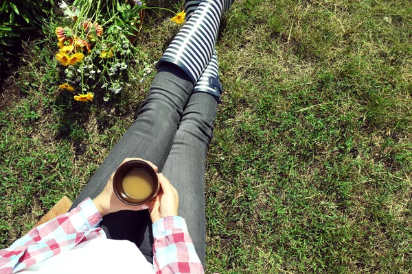 Young woman with cup of coffee — Stock Photo, Image