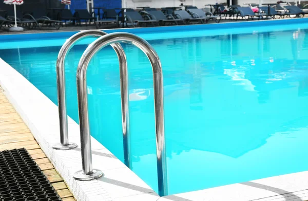 Hotel swimming pool — Stock Photo, Image