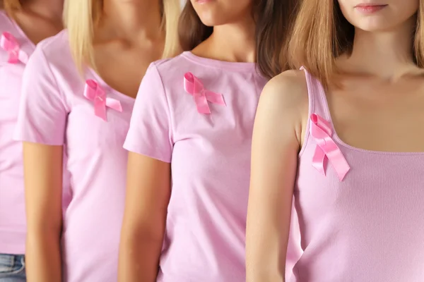 Mujeres unidas al cáncer de mama —  Fotos de Stock