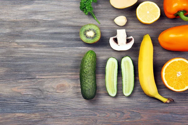 Verschiedene Früchte und Gemüse — Stockfoto