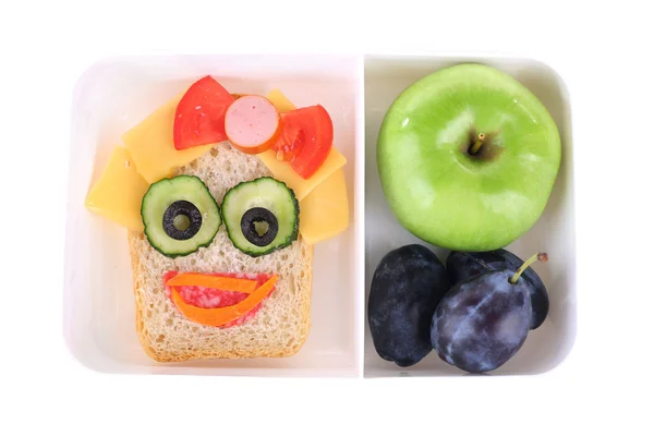 Sandwich creativo y frutas — Foto de Stock