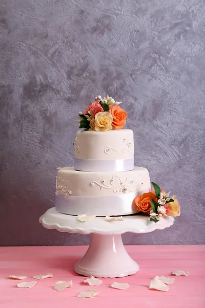 Vacker bröllopstårta — Stockfoto