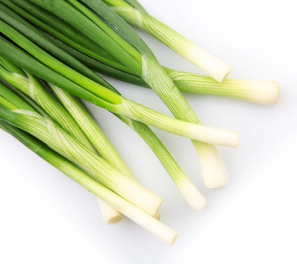 Cebola verde fresca isolada sobre fundo branco — Fotografia de Stock