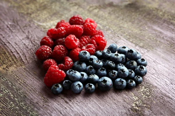 Herzförmige Himbeeren — Stockfoto