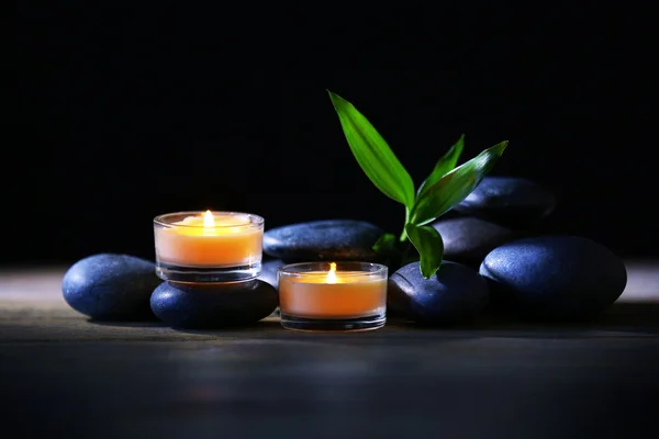 Lázeňské kameny a svíčky — Stock fotografie